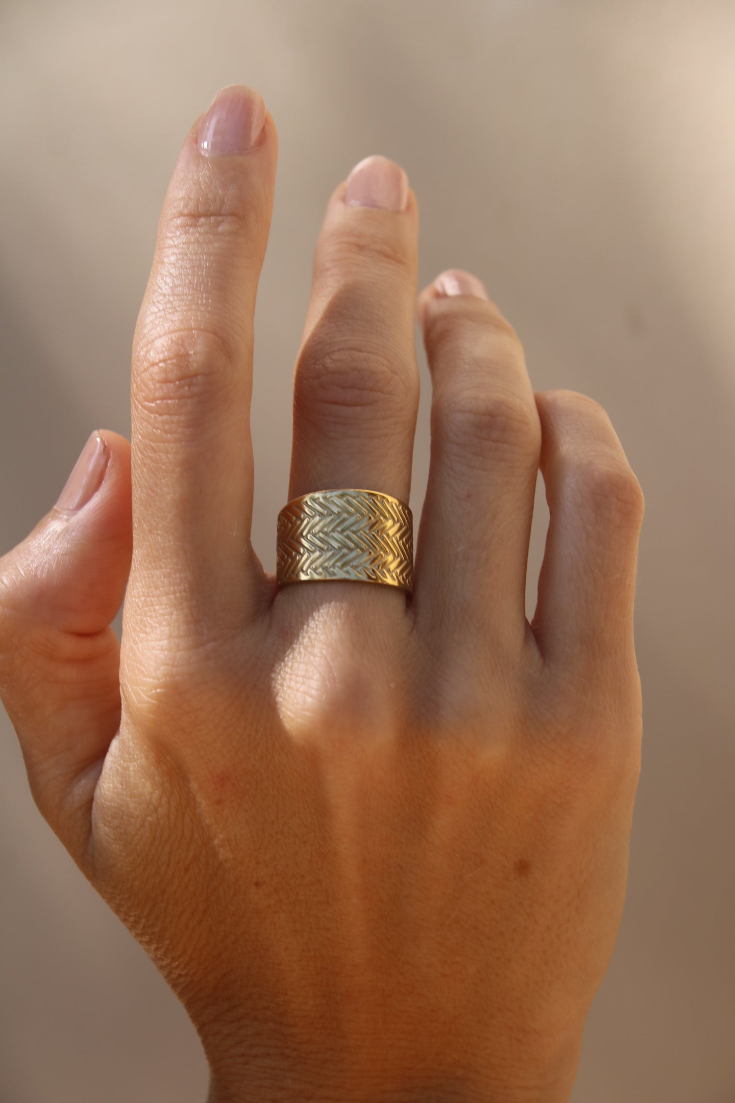 Ladies gold ring design 2020 discount